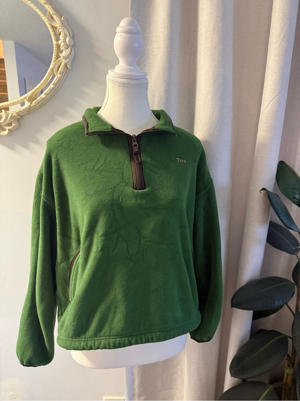 TNA Green Fleece Pullover – Size M